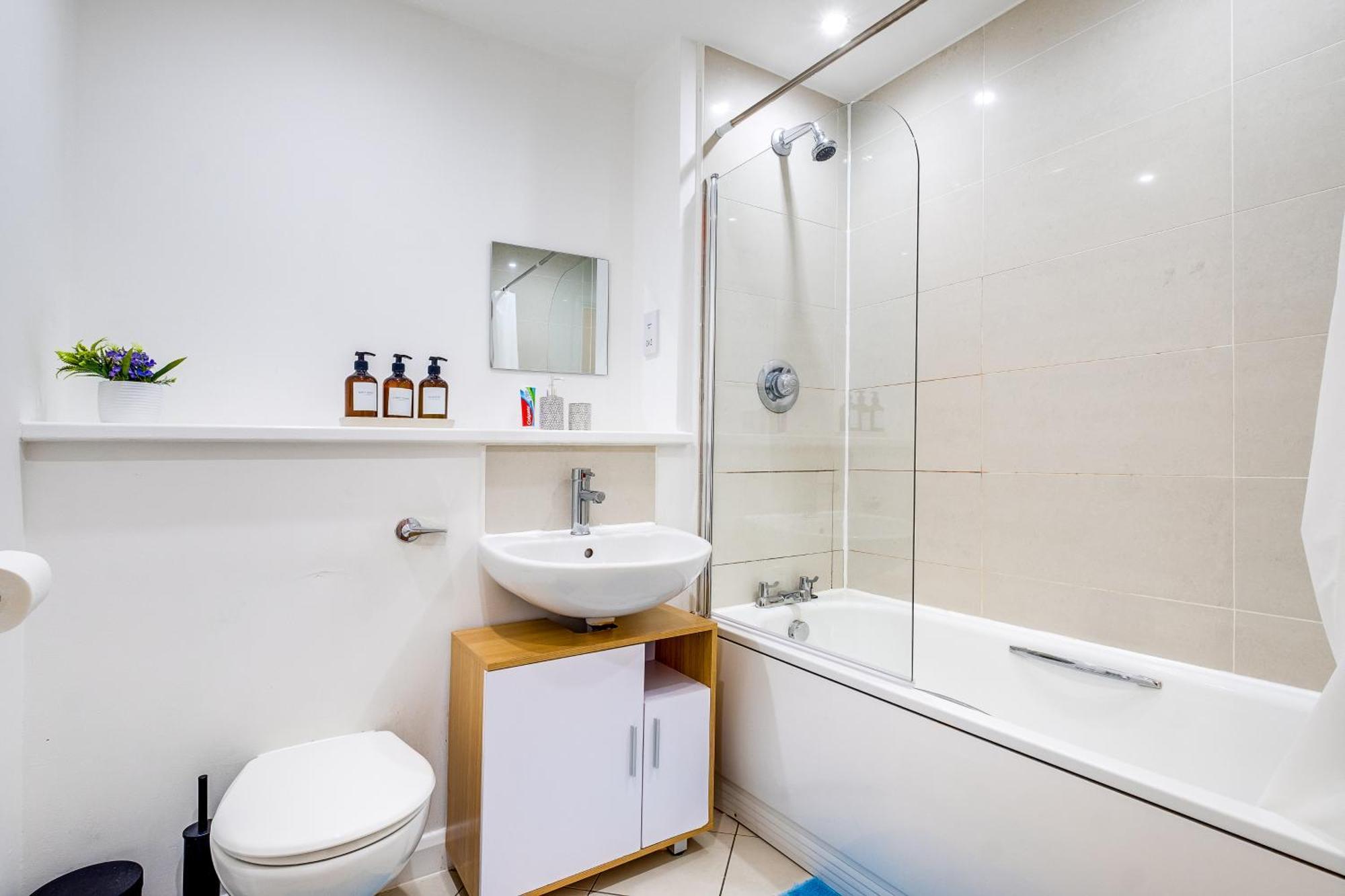 Central Suite Near Mailbox, King Bed, Ping Pong, Netflix, Sleeps 4 Birmingham Zewnętrze zdjęcie